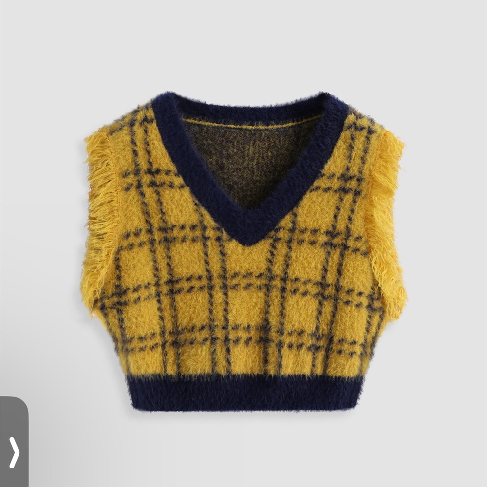 Cider Geometric V-neck Fuzzy Crop Knitted Vest